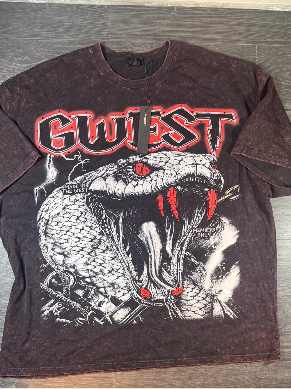 Men's Short Sleeve Graphic Tee in Black/Maroon